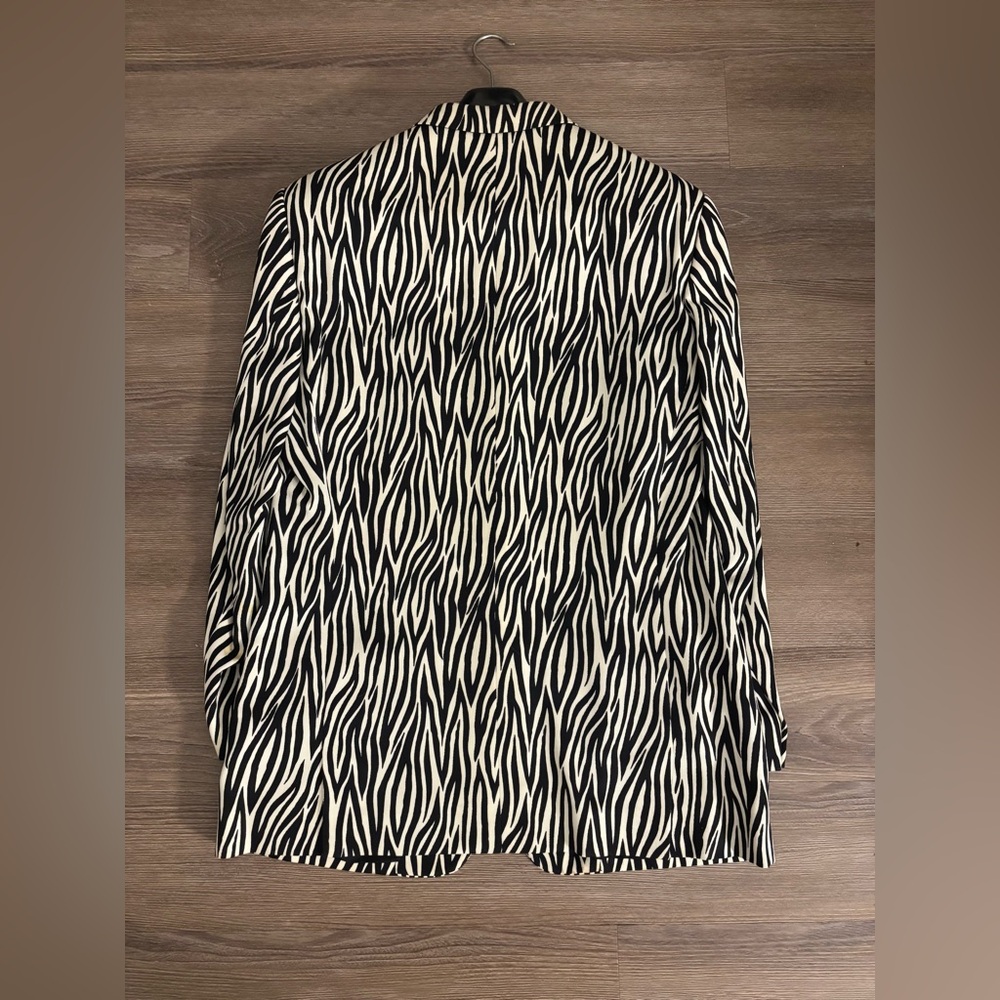 Gianni Versace Suit - Picture 13 of 17